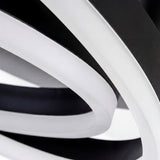 Macro de los materiales de la lámpara: aluminio negro mate y policarbonato de alta calidad.