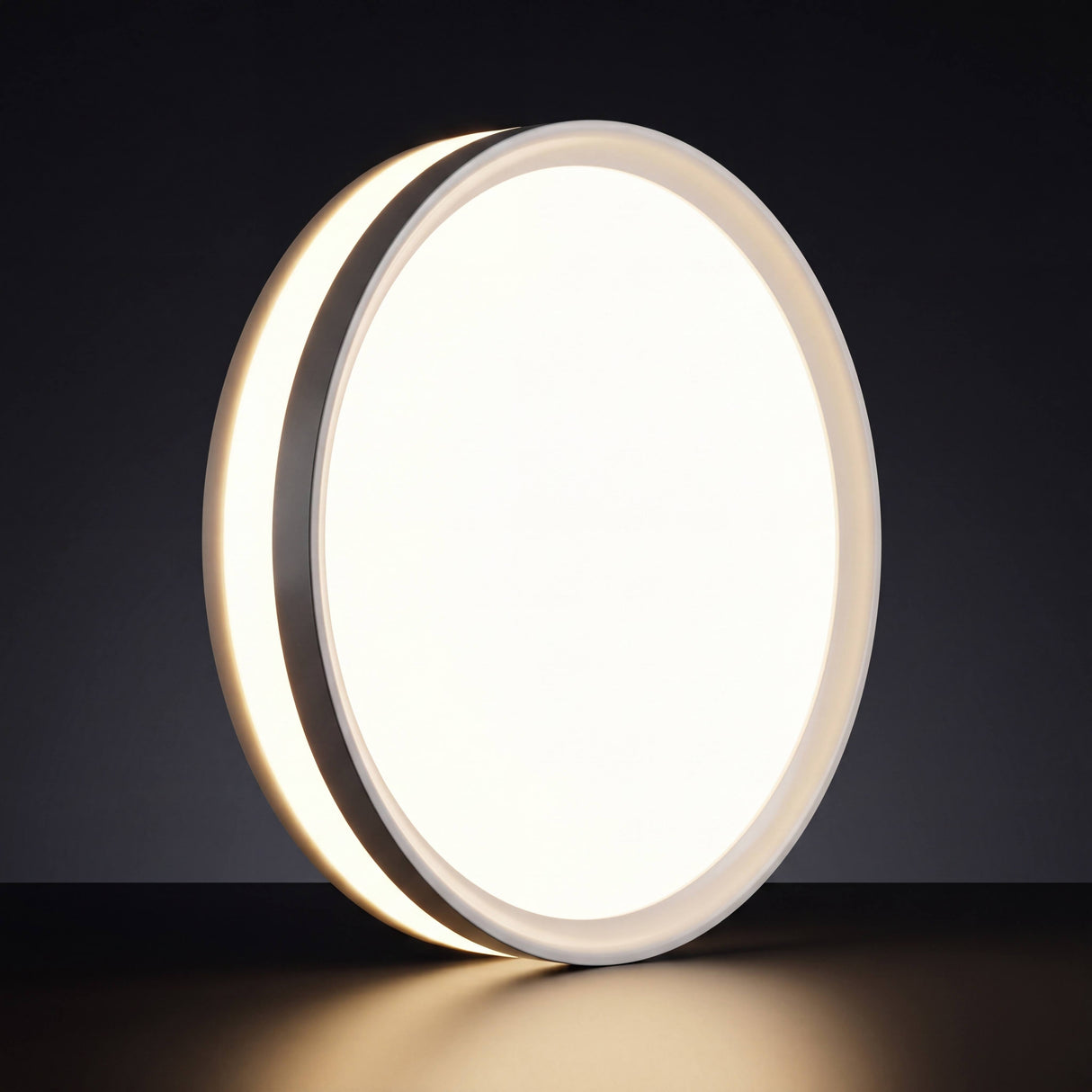 Distribución uniforme del flujo luminoso lateral sin sombras ideal para optimizar la eficiencia del espacio.