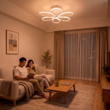 Distribución de luz ambiental tenue sobre estancia residencial en proyectos de arquitectura.