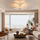 Iluminación de techo sobre salón moderno para crear ambientes cálidos y agradables.