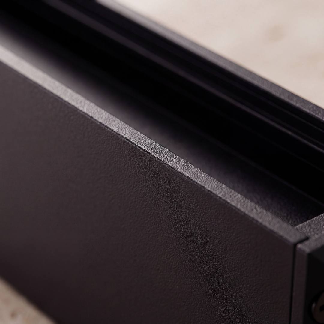 Detalle del canal y perfil de aluminio del riel magnético adosable 48V