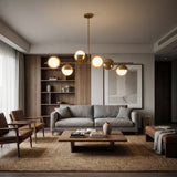 Sala de estar de departamento moderno decorada con la lampara lineal Nova Gold.