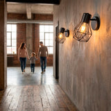Secuencia de iluminación técnica de soporte para guía y señalización en pasillos residenciales.