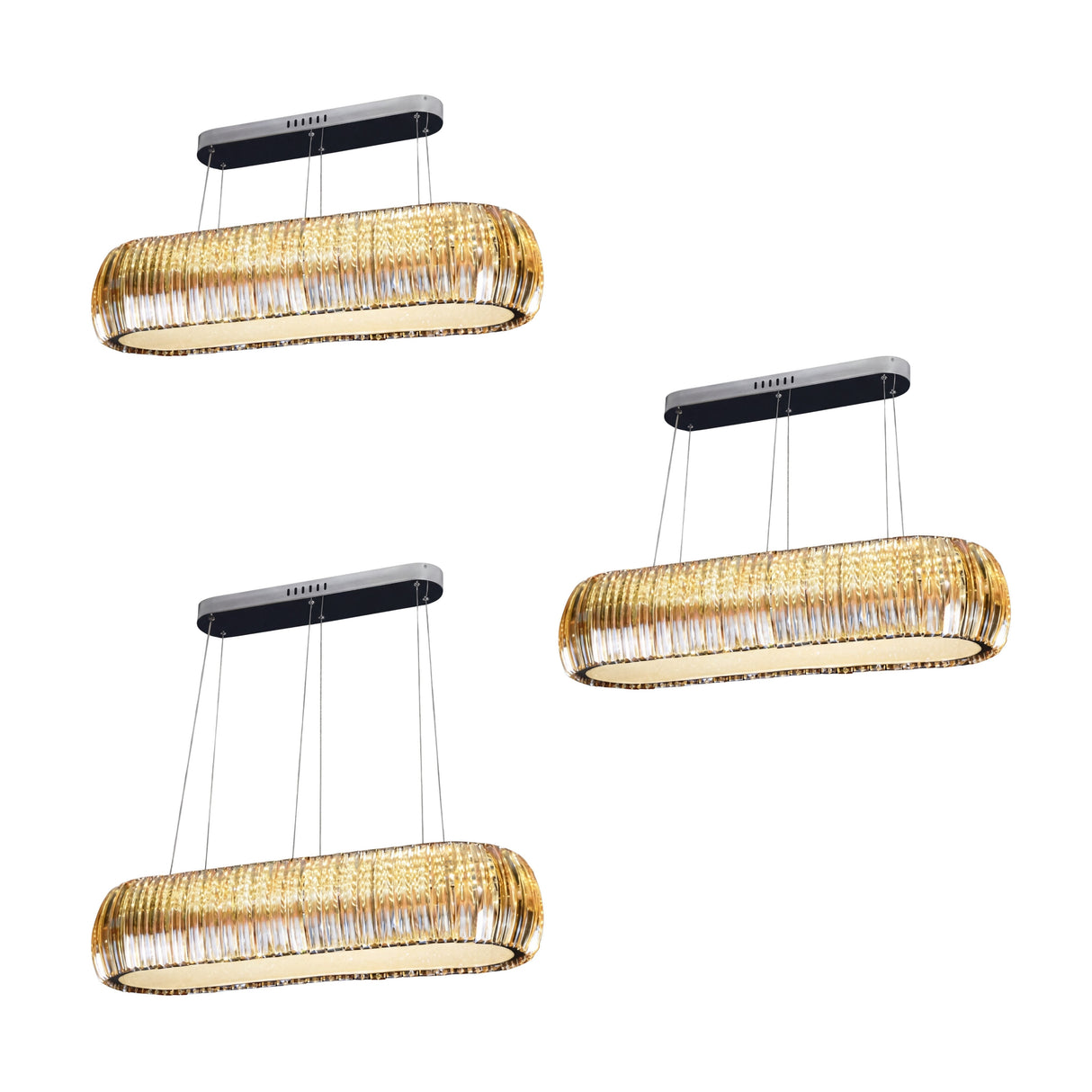 Conjunto de tres lámparas colgantes lineales con difusor de cristal estriado en fondo blanco.