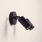 Spot doble negro como aplique de pared con cabezales dirigidos