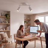 Spot doble iluminando a pareja trabajando en el escritorio