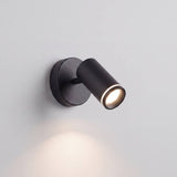Spot negro con anillo difusor y cabezal girable orientado