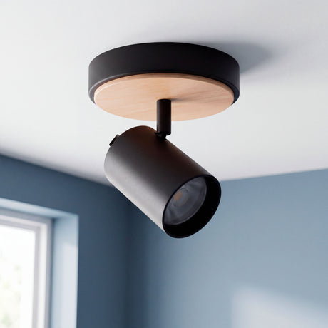 Spot adosable negro con base de madera y cabezal dirigible en el techo