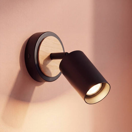 Spot adosable negro con disco de madera como aplique dirigible en la pared