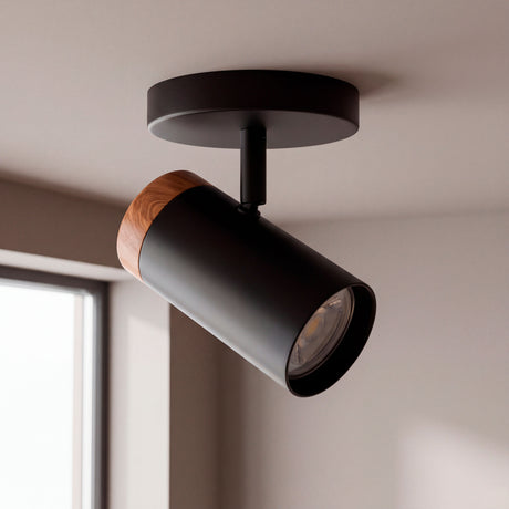 Spot adosable negro con remate de madera y cabezal dirigible en el techo