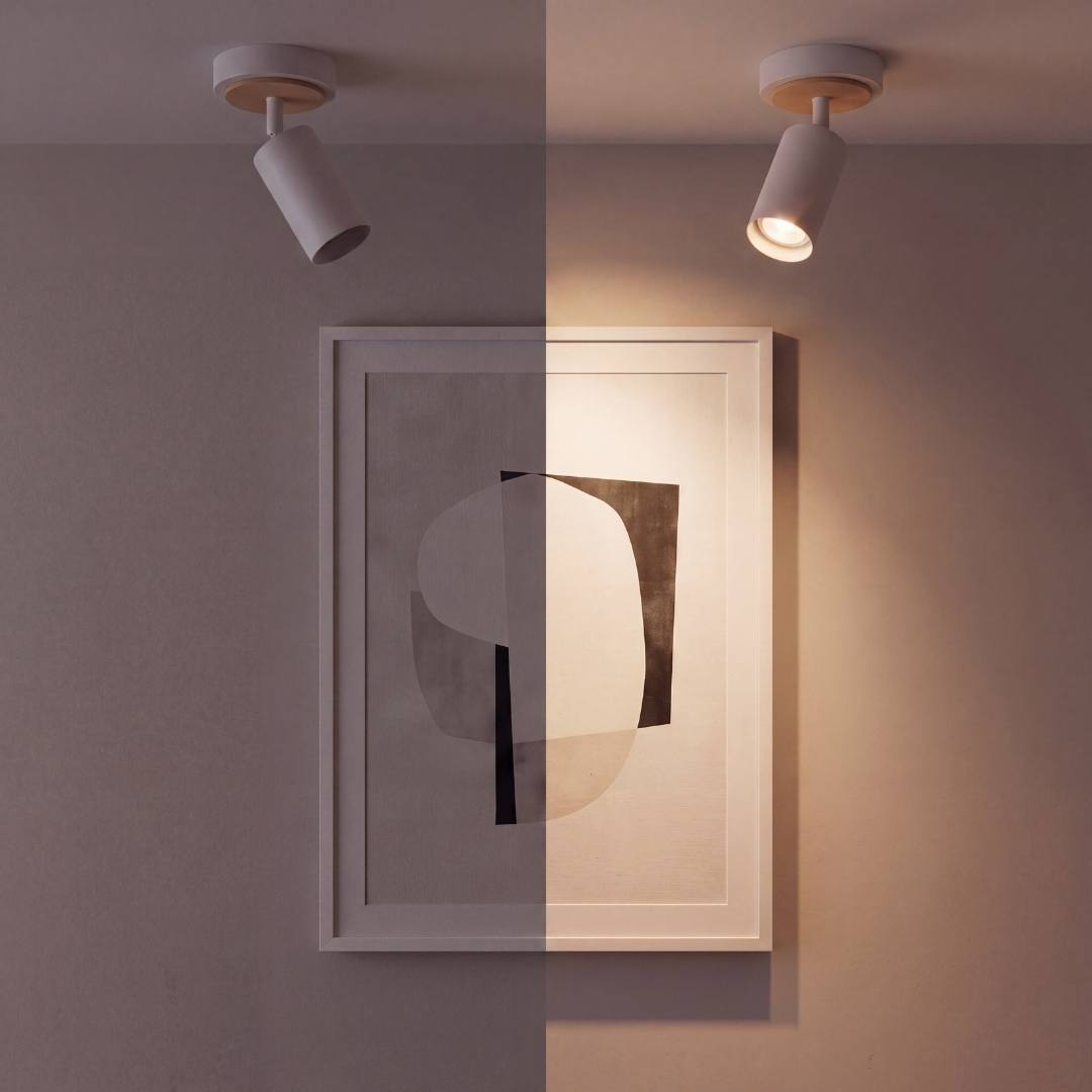 Spot de techo blanco con madera y cabezal orientado