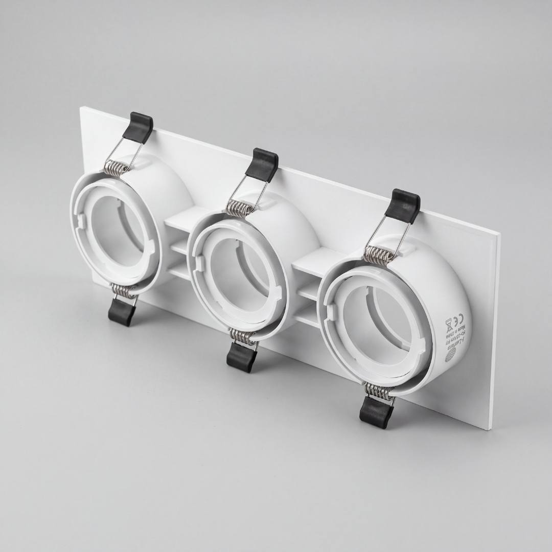 Spot empotrable LEA con sus 3 cabezales orientables independientes