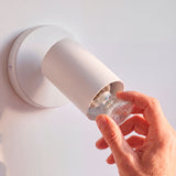 Instalación de dicroico en socket GU10 del spot Kira White, dicroico no incluido