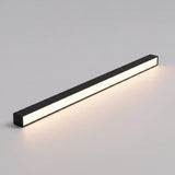Spot LED lineal de 20W encendido mostrando su línea de luz sin puntos visibles