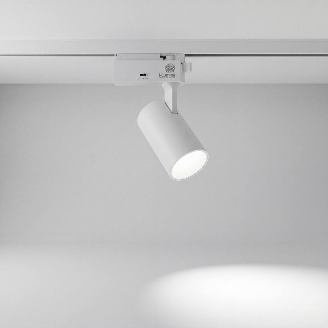 Spot LED LEXI White instalado en riel blanco 220V