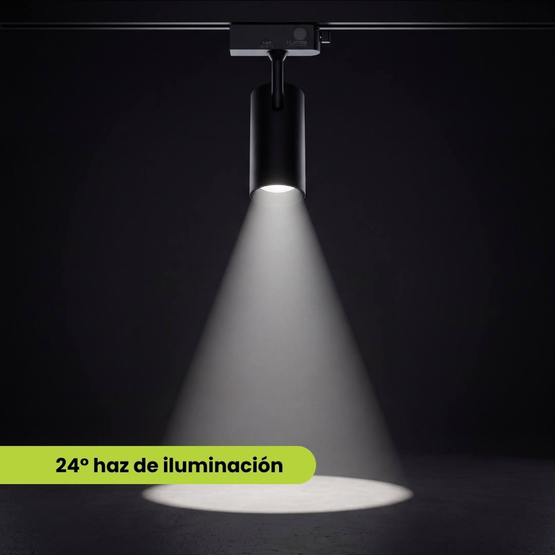 Spot LED TRIXY proyectando un haz de luz focalizado de 24 grados
