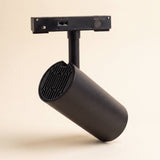 Spot LED de riel negro con su cabezal girable orientado