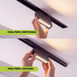 Spot LED articulable instalado en riel empotrable, riel no incluido