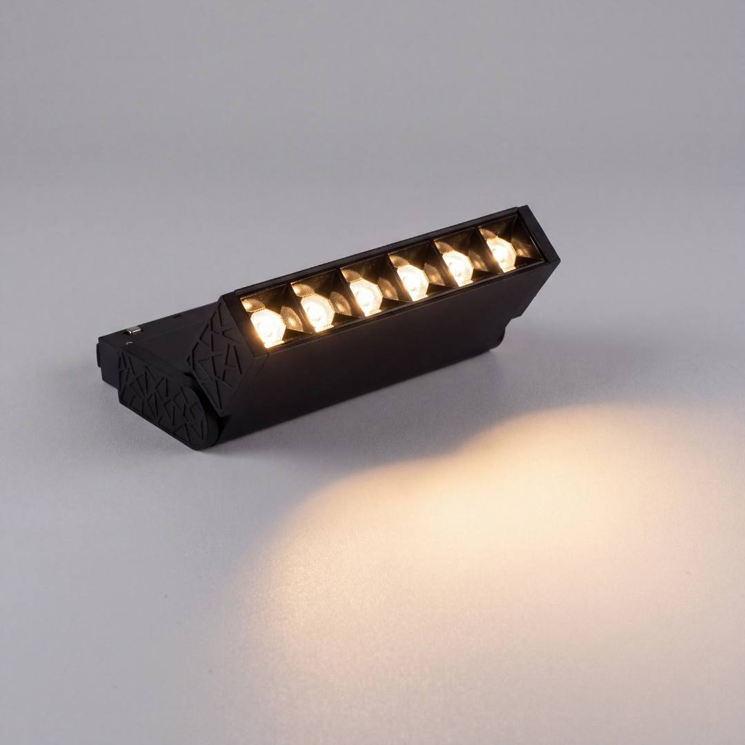 Spot LED articulable de 6W encendido en luz cálida 3000K