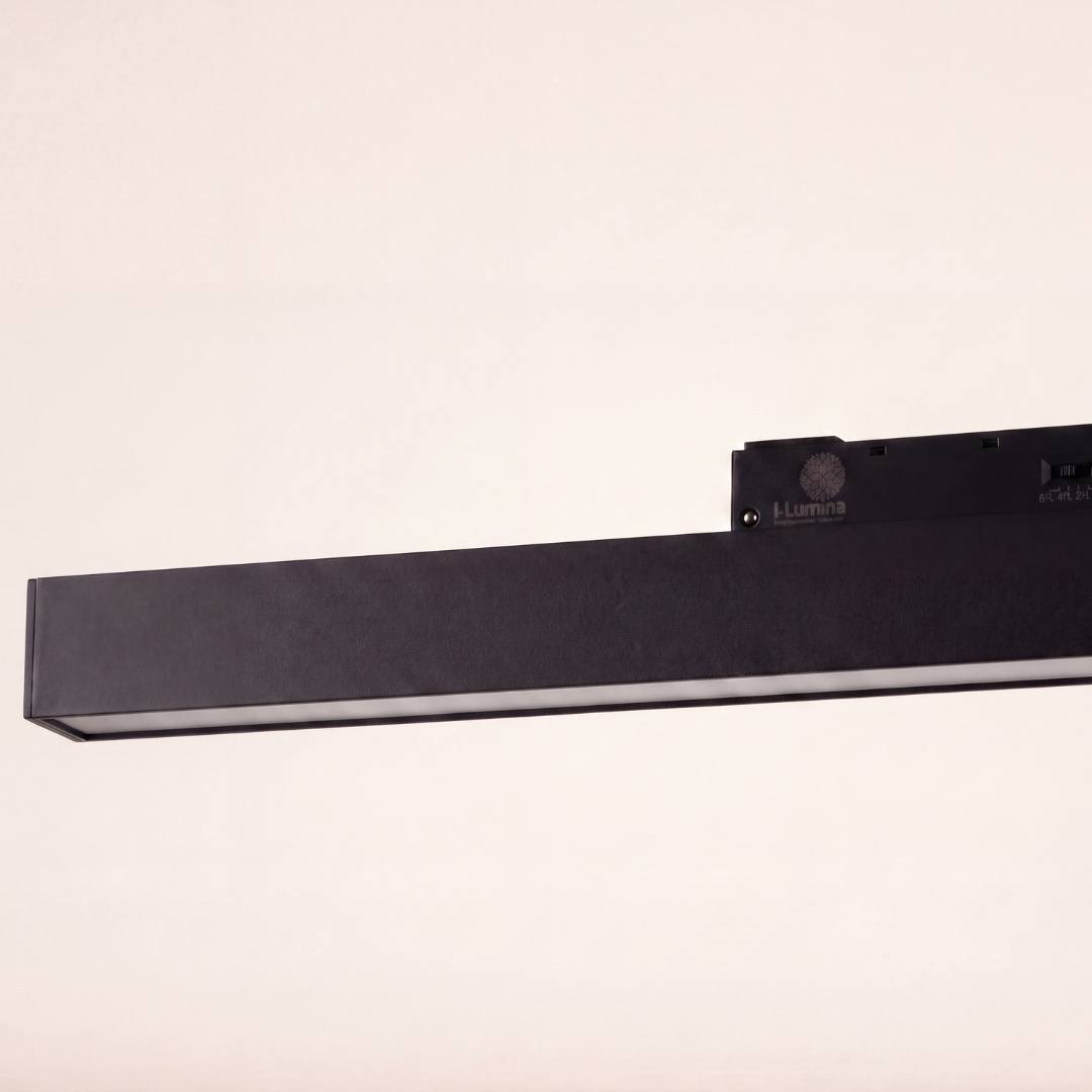 Spot magnético lineal negro con base adaptadora para riel magnético 48V