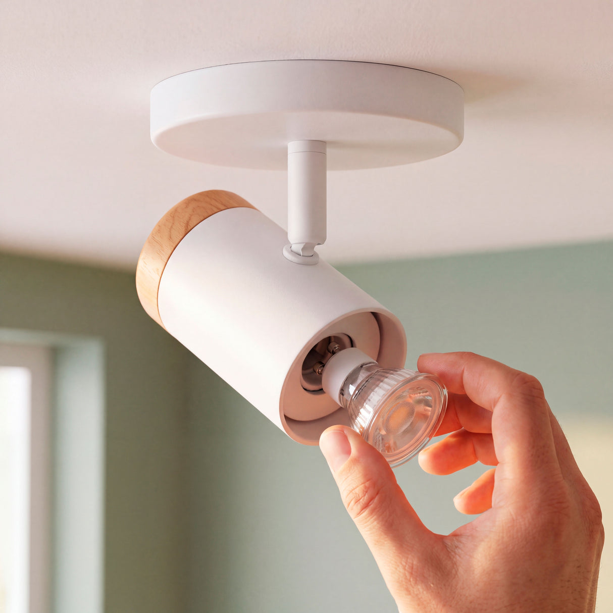 Instalación de dicroico en socket GU10 del spot Noa White, dicroico no incluido