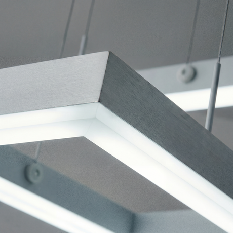 Detalle del acabado blanco mate y bordes minimalistas de luminaria cuadrada i-Lumina