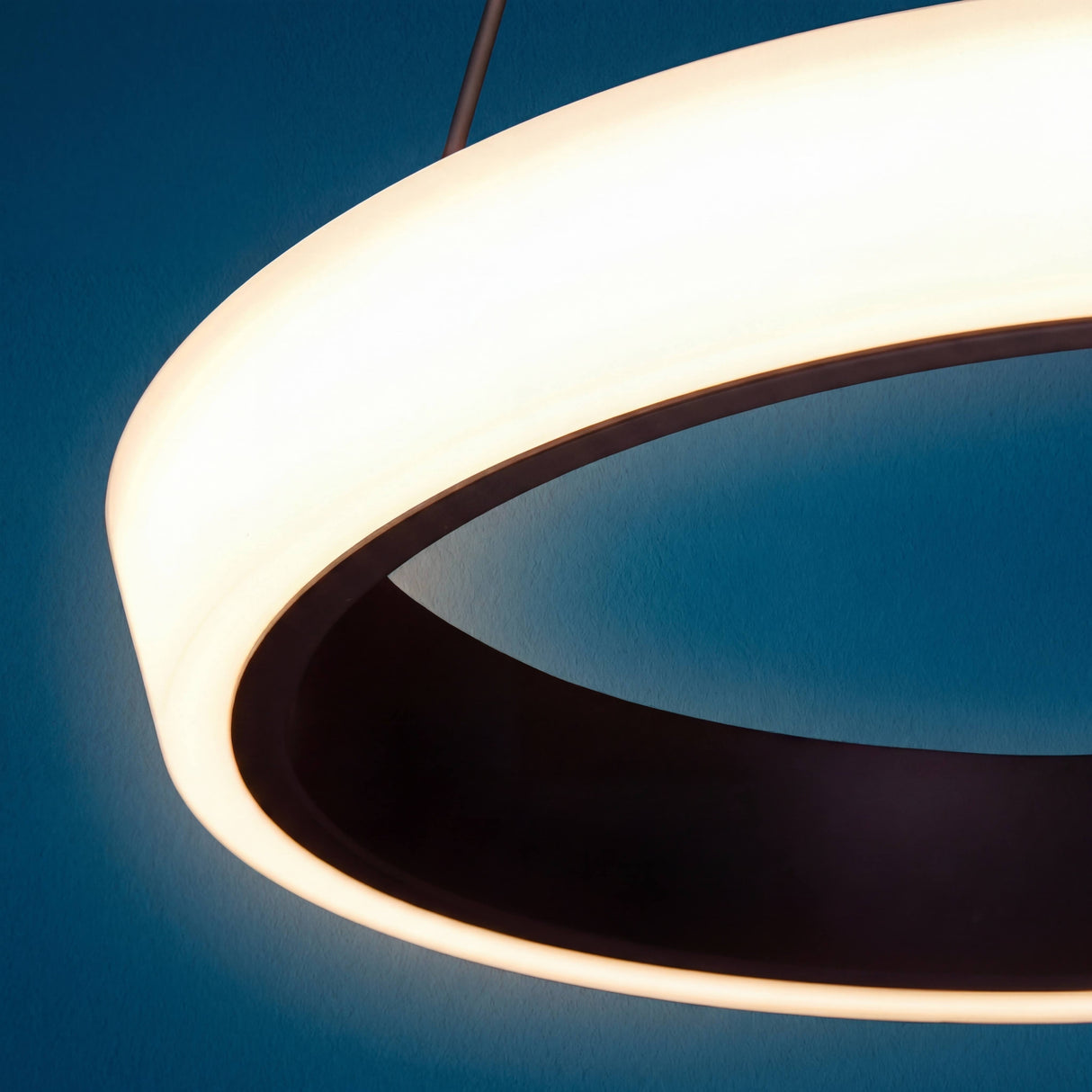 Detalle del difusor de policarbonato para una emisión de luz homogénea sin deslumbramiento.