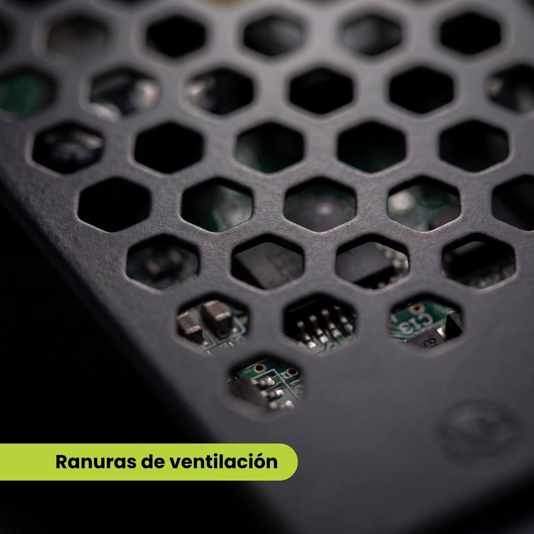 Ranuras de ventilación tipo panal del transformador 12V que funciona sin ventilador