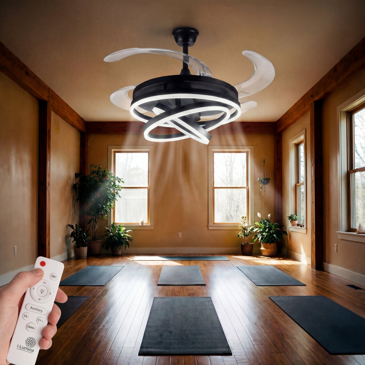Ventilador de techo silencioso con motor DC instalado en una sala de yoga y bienestar.