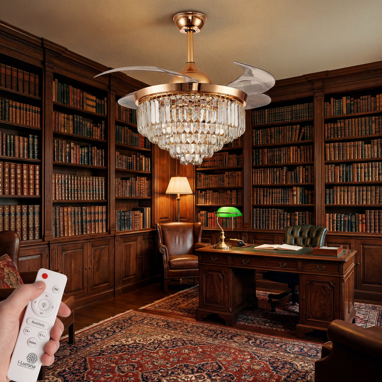 lampara ventilador decorativa en biblioteca con muebles de madera
