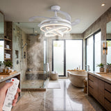 Baño principal tipo spa ventilado con la lámpara retráctil Luxury Futura White.