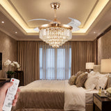 ventilador de techo en dormitorio con iluminacion led calida