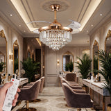 Ventilador de techo elegante instalado en salon de belleza o spa