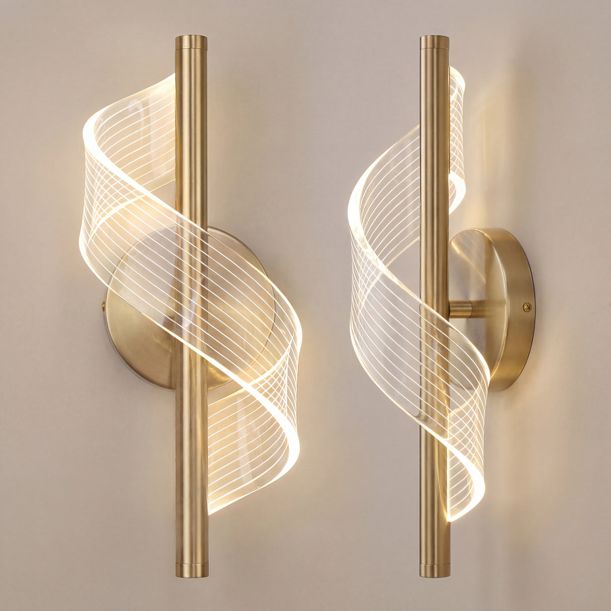 Perspectiva frontal y lateral de la lampara de pared interior Helix Line Gold LED.