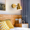 LÁMPARA DE PARED INTERIOR DE COLOR DORADO CON CABEZAL MOVIBLE PARA FOCO E27 PARA INSTALAR EN LAS CABECERAS DE CAMA PARA DEPARTAMENTOS Y PARA INSTALAR EN CABECERAS DE CAMA PARA HOTELES MODERNOS Y LUJOSOS. VENTA DE LÁMPARAS DE PARED MINIMIALISTAS EN SURQUILLO EN LIMA EN PERU. LAMPARAS ILUMINA PARA CABECERAS DE CAMA
