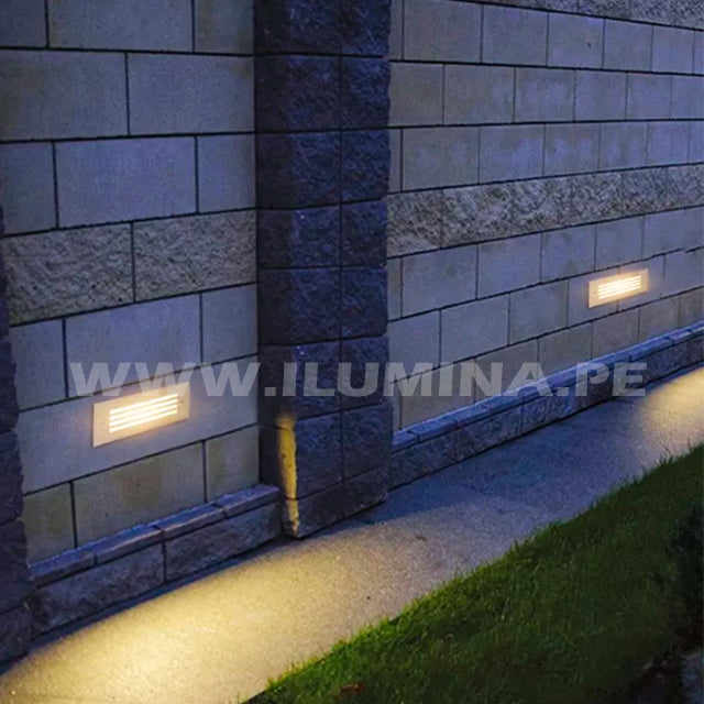 SPOT LUZ GUÍA DE PASO DE ESCALERA CON REJILLA MODELO GRANDE LUZ CÁLIDA