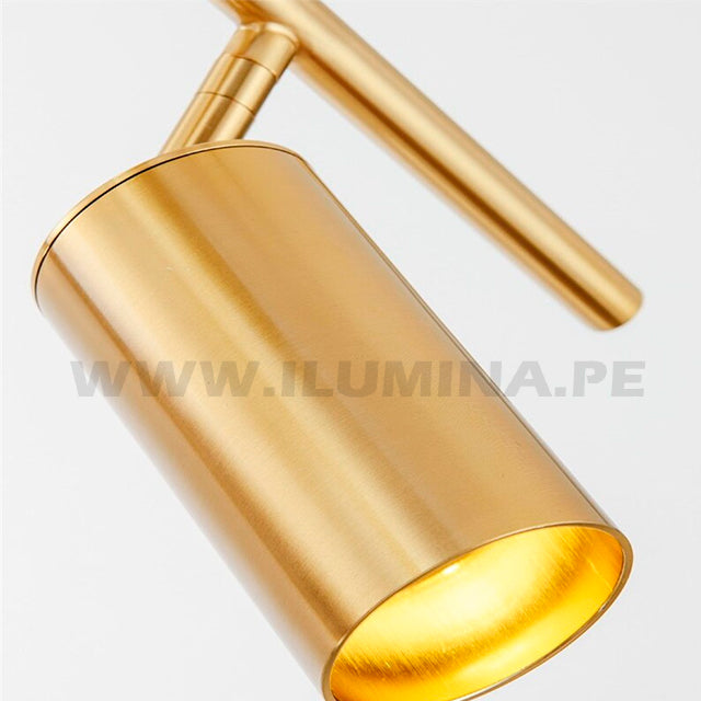 Lámpara para poner encima del espejo del baño. Lámpara de tres luces direccionables para iluminar cuadros en color dorado con sockets gu10. Venta de luminaria orientable de tres luces para dicroico LED en gu10. Lámpara de techo dirigible con cabezal orientable para luces LED. Venta de lámparas de techo en Lima en Perú.